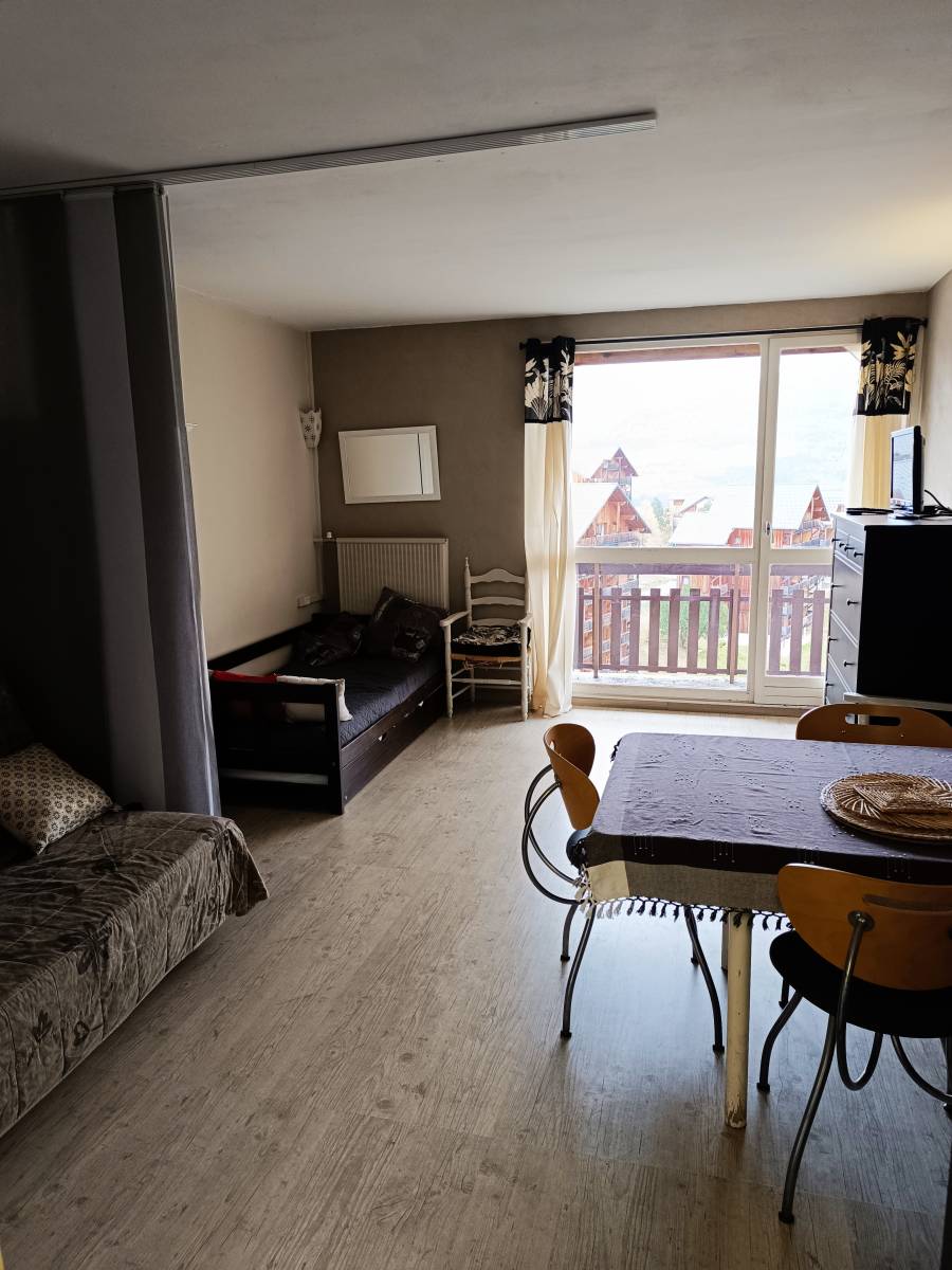 studio en bon état rénové dans les montagnes du Devoluy superbe vue