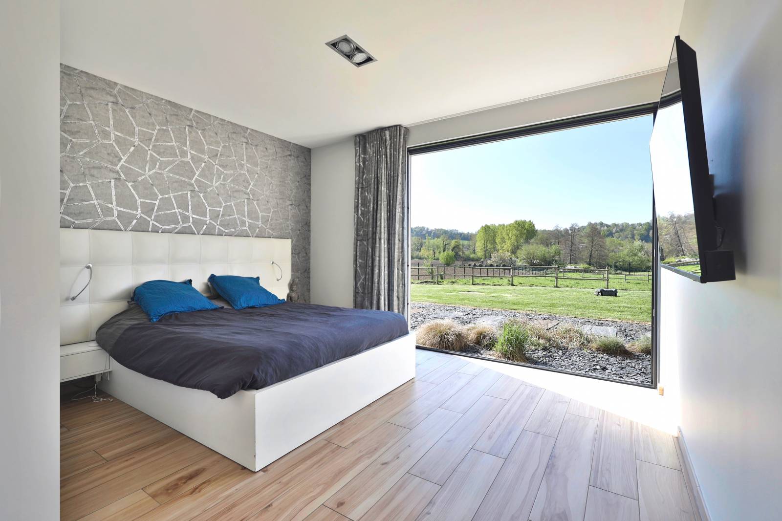 lumineuse villa contemporaine en excellent état garage 8 voitures