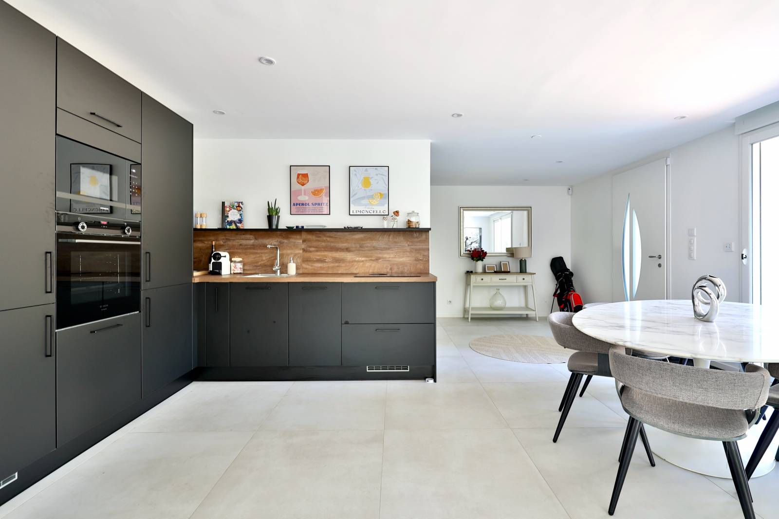 Belle maison rénovée à Saint-Cyr-au-Mont-d'Or, beau jardin avec piscine, jardin avec piscine, climatisation et matériaux haut-de-gamme