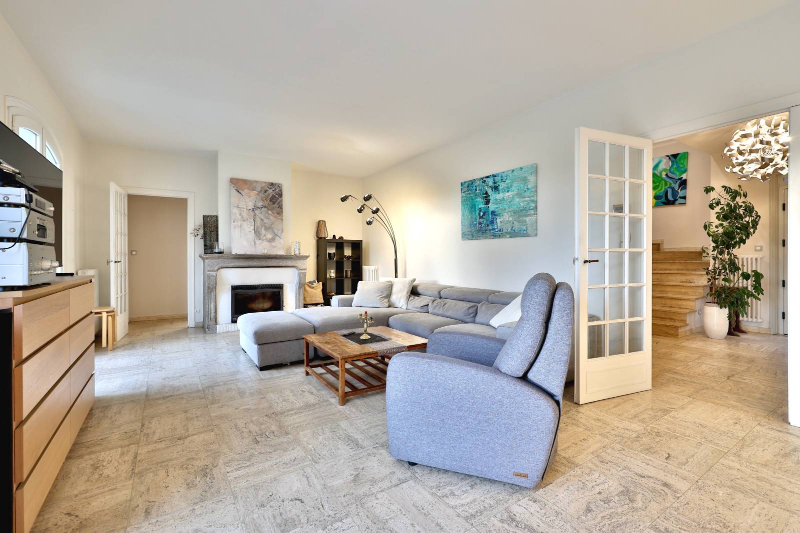 Charmante maison sur trois niveaux avec piscine à vendre à La Fouillouse