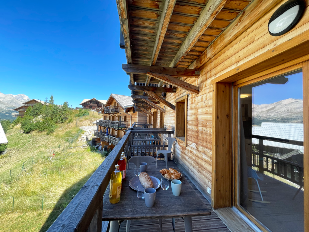 Studio Cabine, avec balcon à la joue du loup dans le devoluy residence piscine