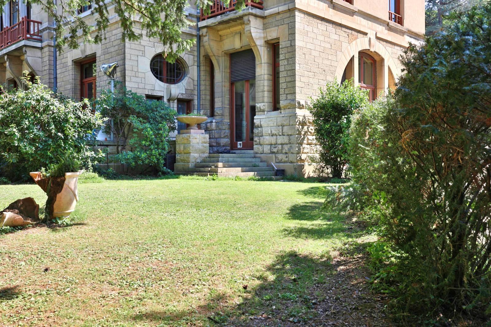 Saint-Germain-au-Mont-d'Or, lumineux T4 de 119 m2 avec jardin privatif dans un parc de 5 ha