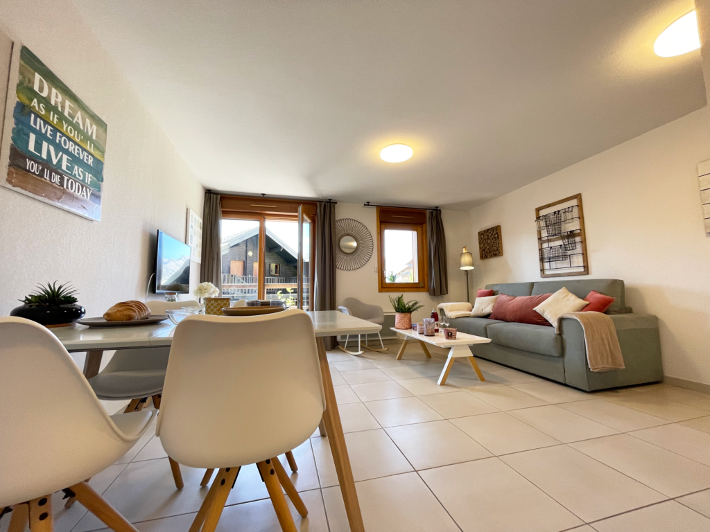 Studio balcon meublé a la joue du loup dans le devoluy