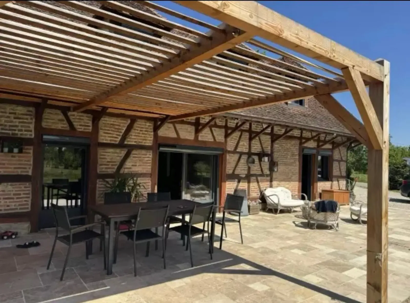 Maison bressane rénové – Étang privé, piscine et plus de 2 hectares de terrain