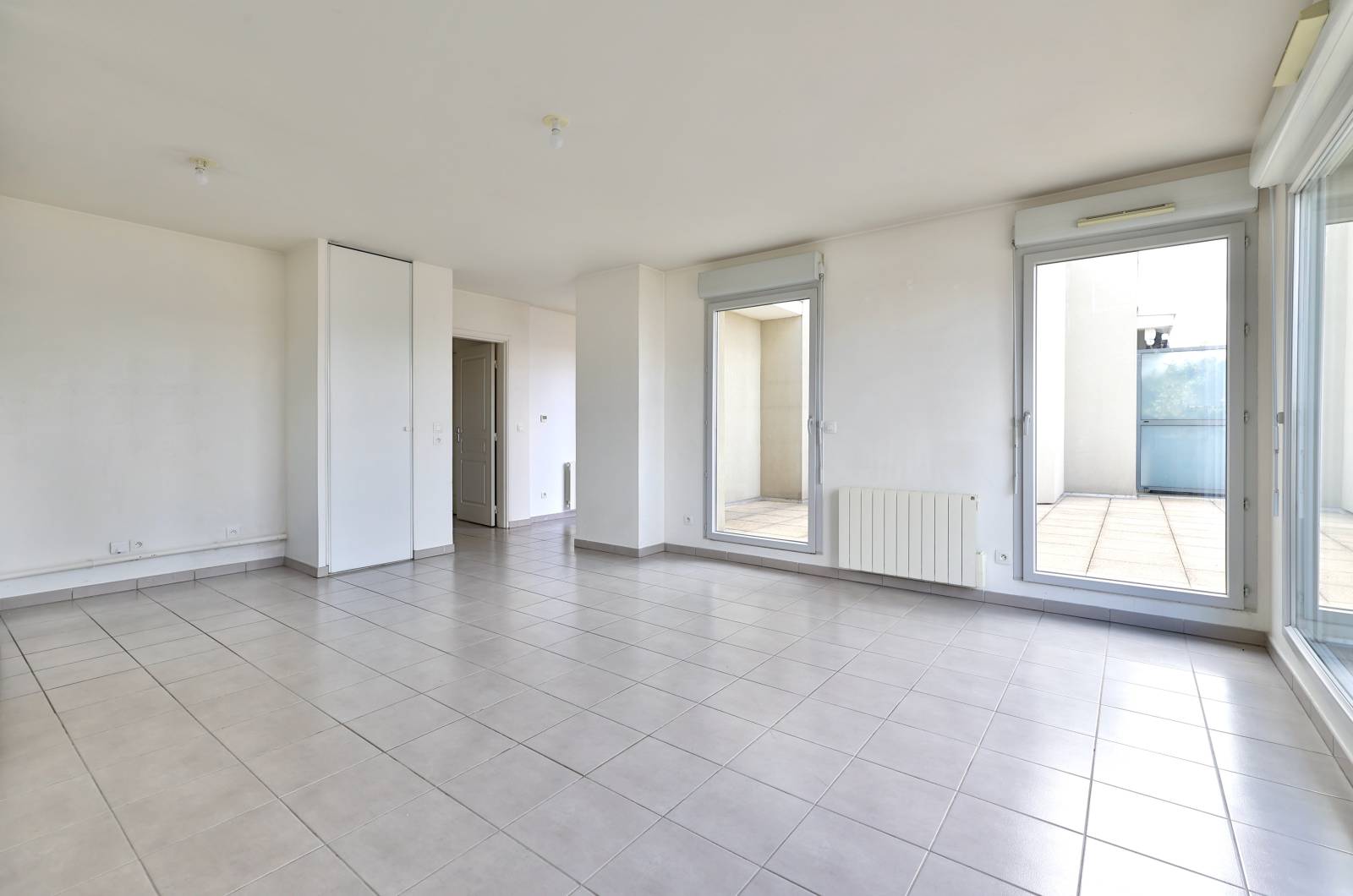 Villeurbanne : Pièce de vie très lumineuse