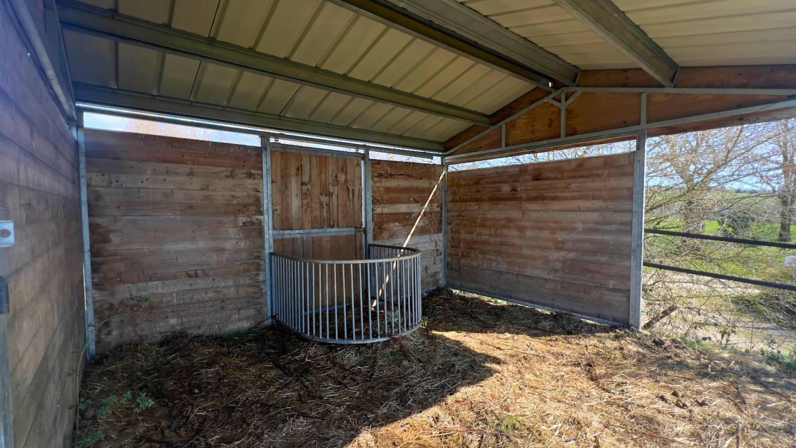 Propriété équestre avec habitations, gîtes et 6,5 hectares en Aveyron