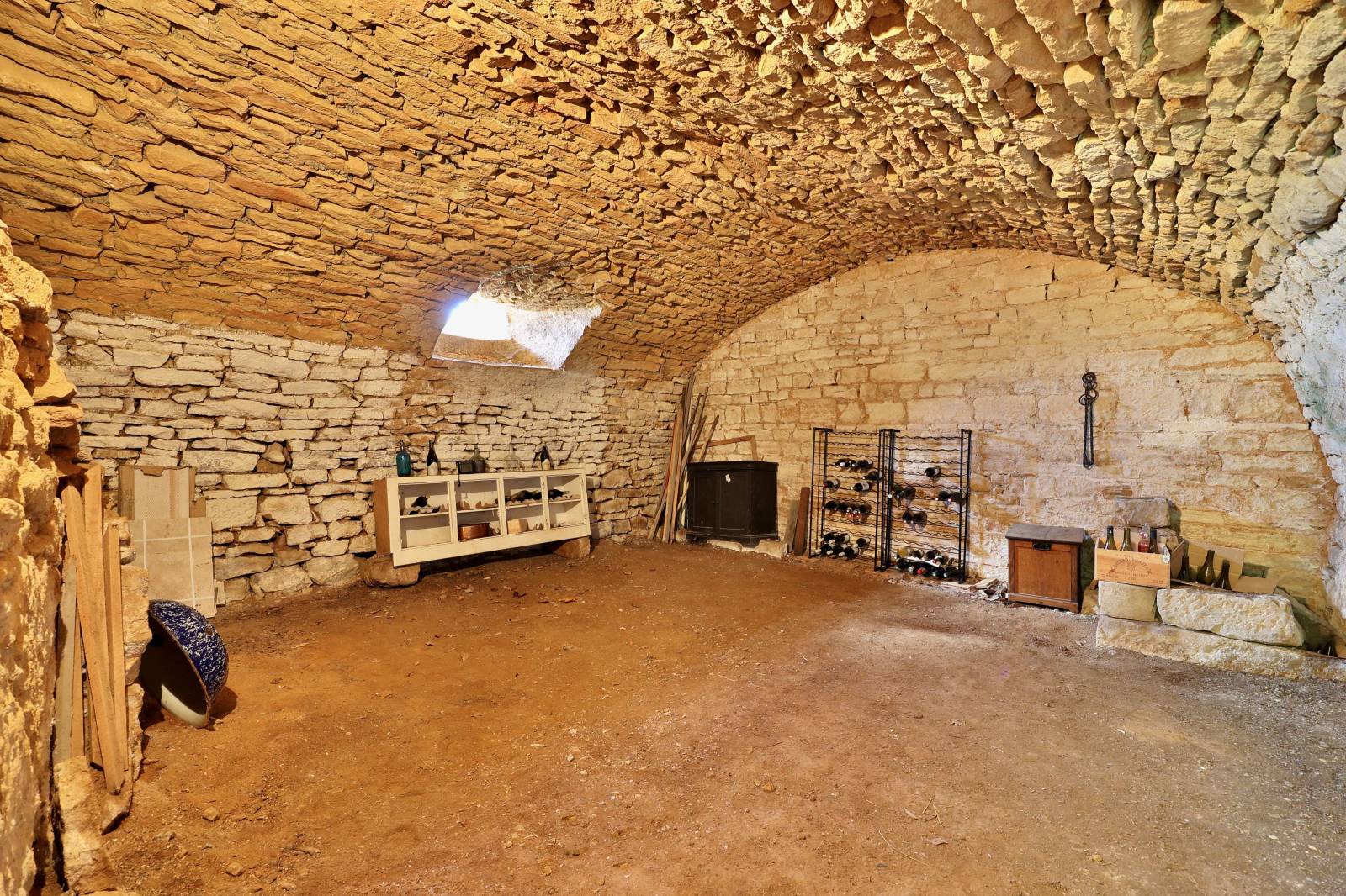 Cave voutée de 26 m² - Sol en terre battue