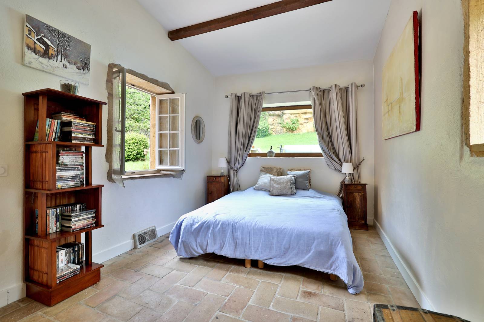 Chambre en rez de jardin de 13,40 m² - Tomettes au sol