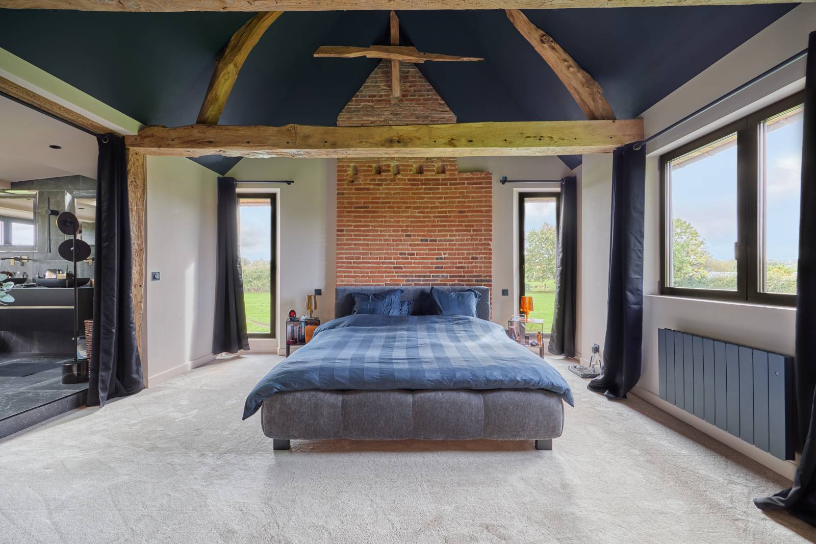 Lisieux maison à  vendre sur grand terrain avec dépendance