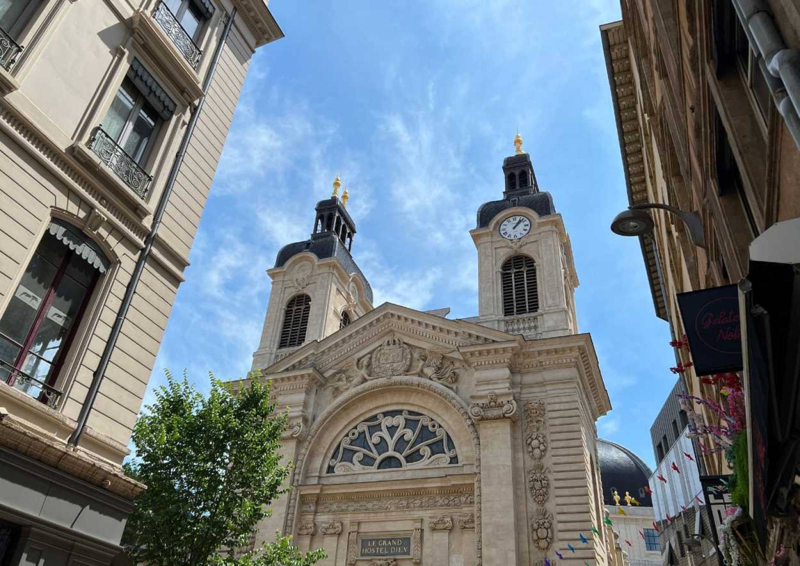 Vue sur Hotel Dieu appartement 2 pièces