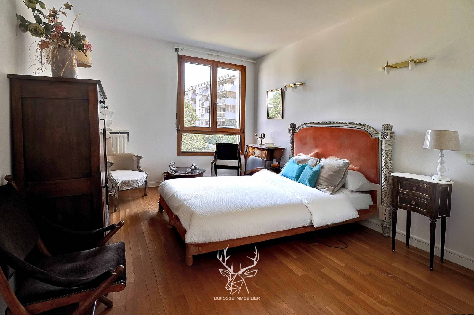 Agréable T4 traversant avec terrasse et balcon - Garage en sus et place de parking