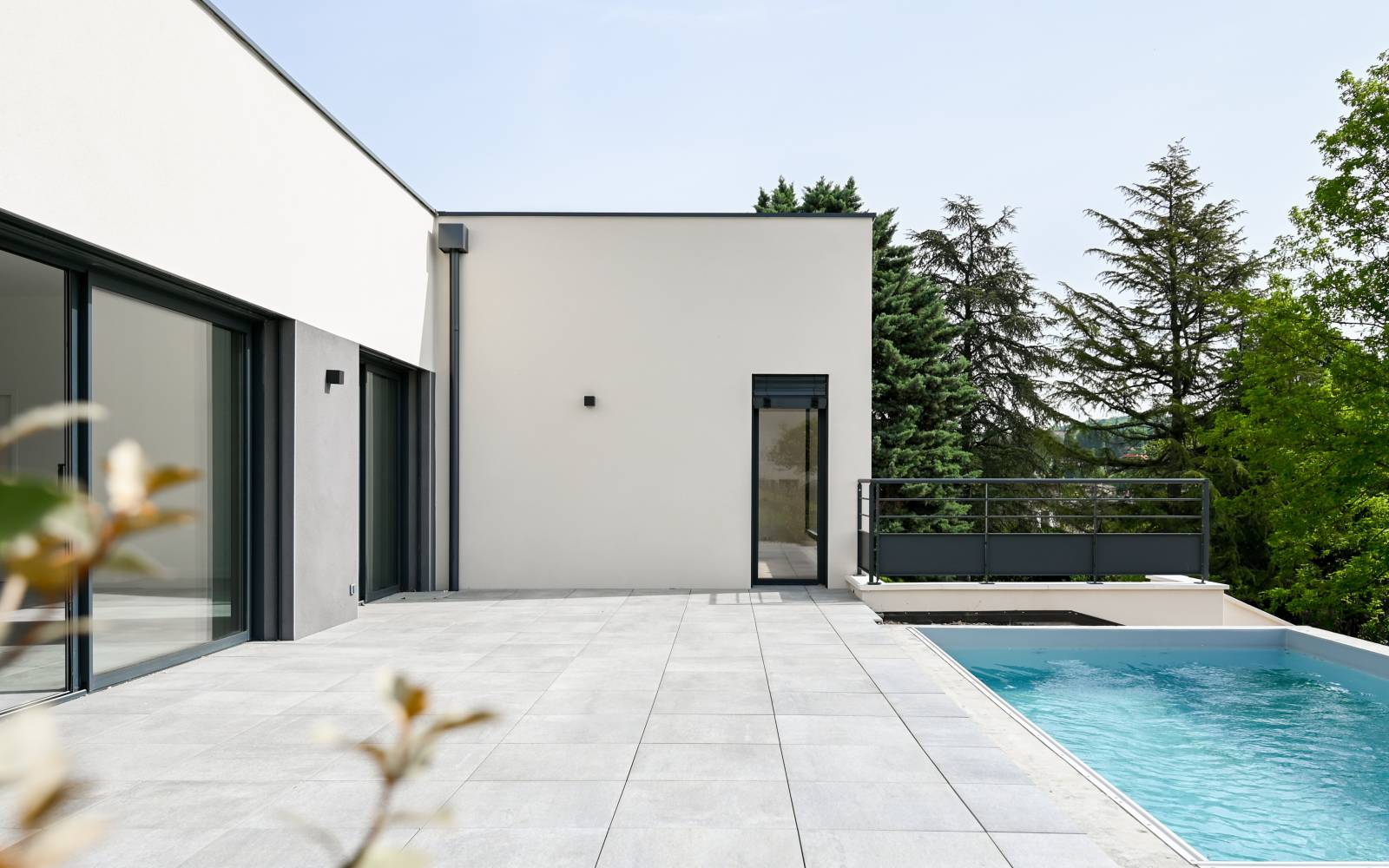 Maison avec pisicne 