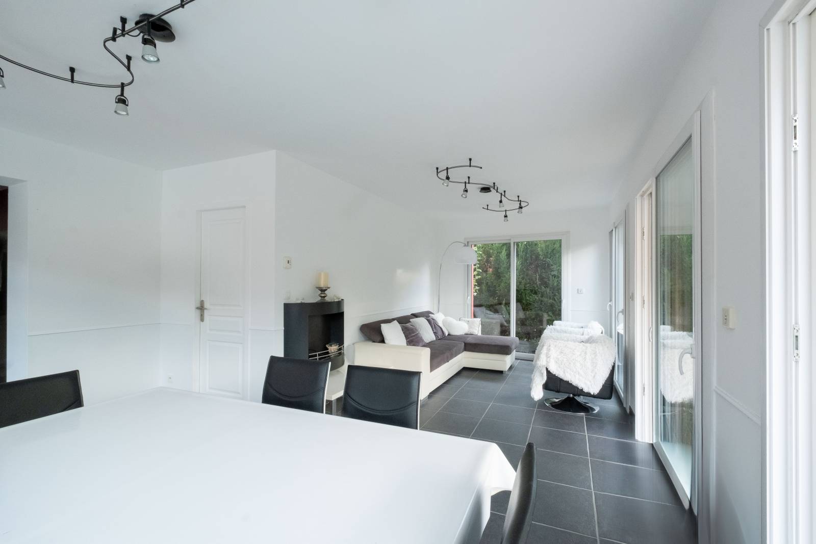 Villa avec piscine -Prissé