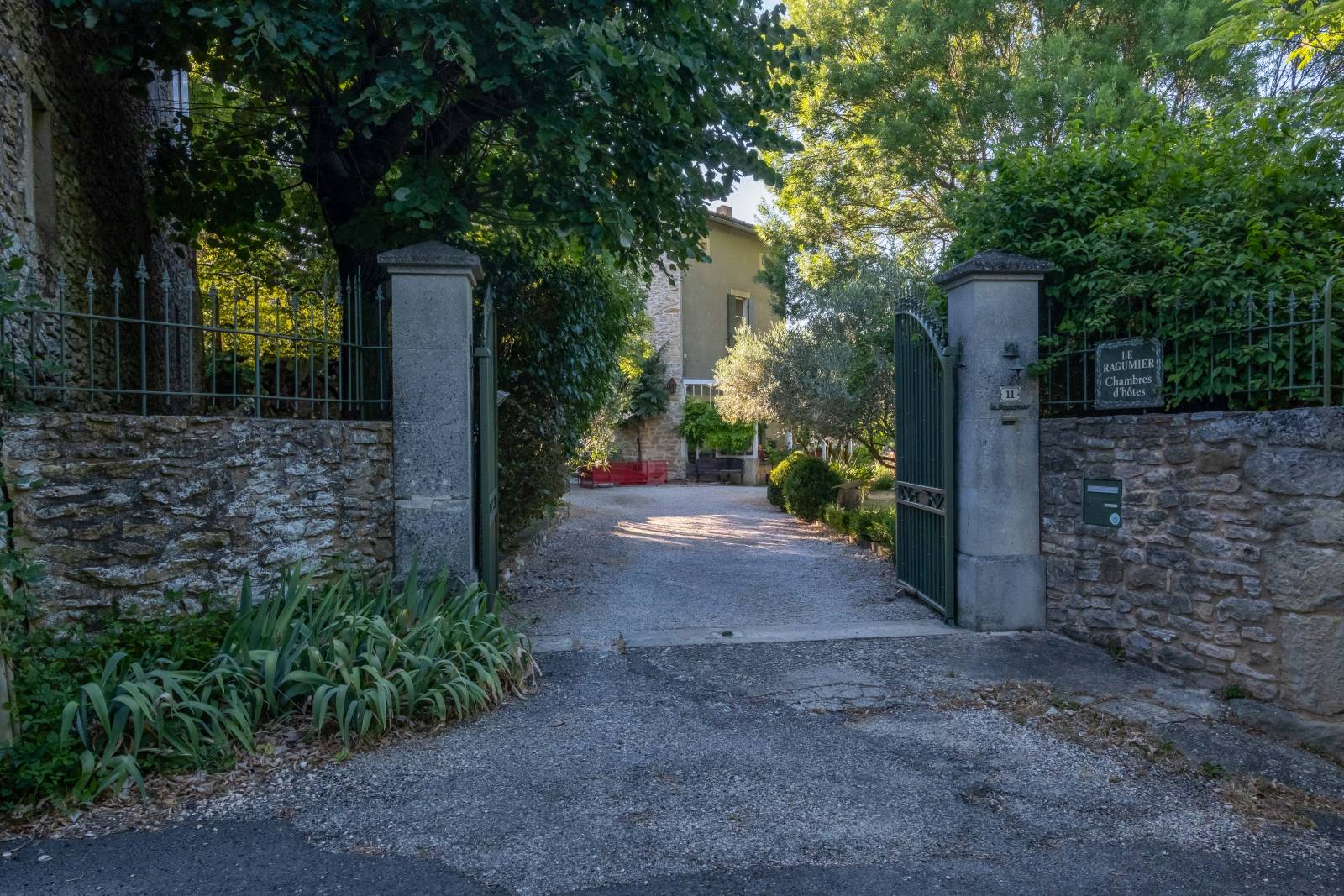 Saint-André-de-Roquepertuis maison de maître de 360 m2 - 11 pièces - 7 chambres