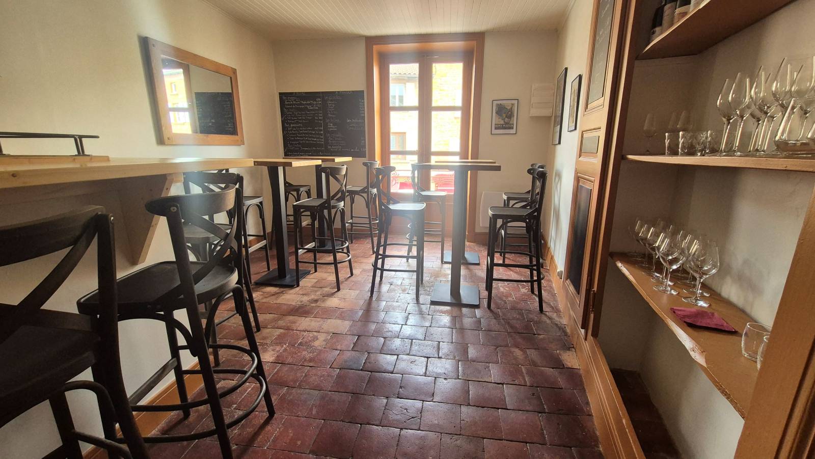 Bar à vin - Fort potentiel de développement - Val d'Oingt