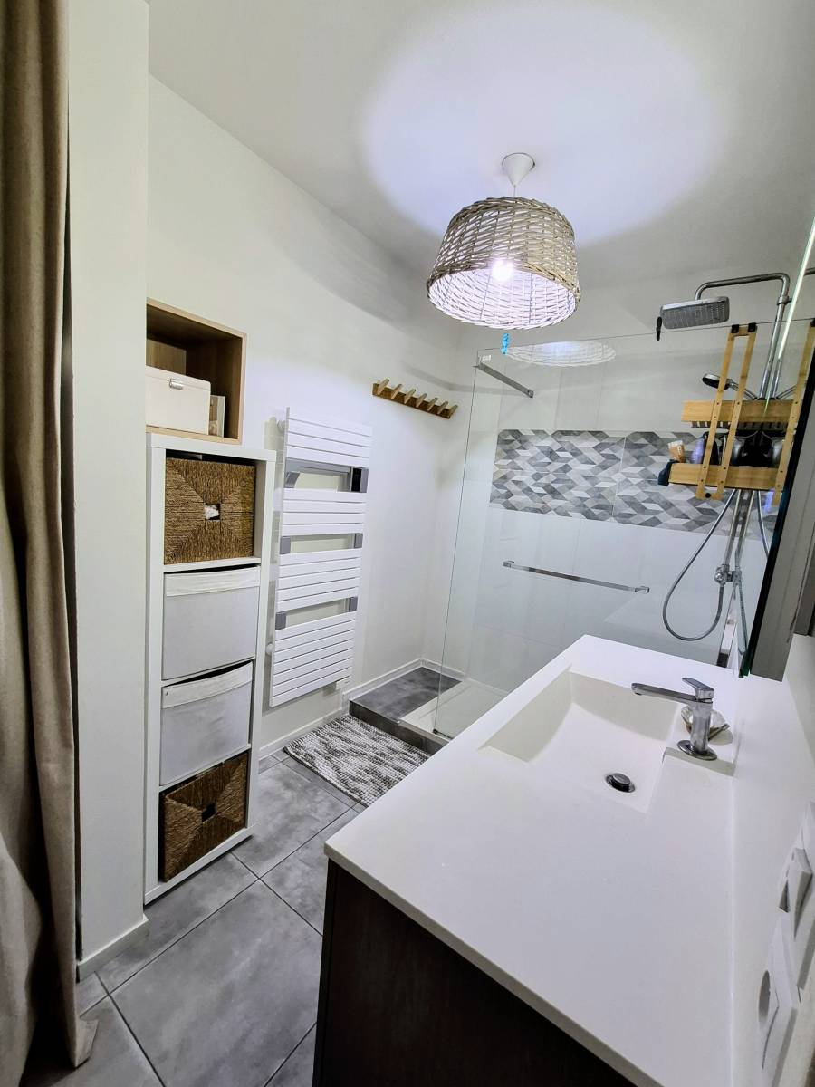 Oullins-Pierre-Bénite,  T3 meublé