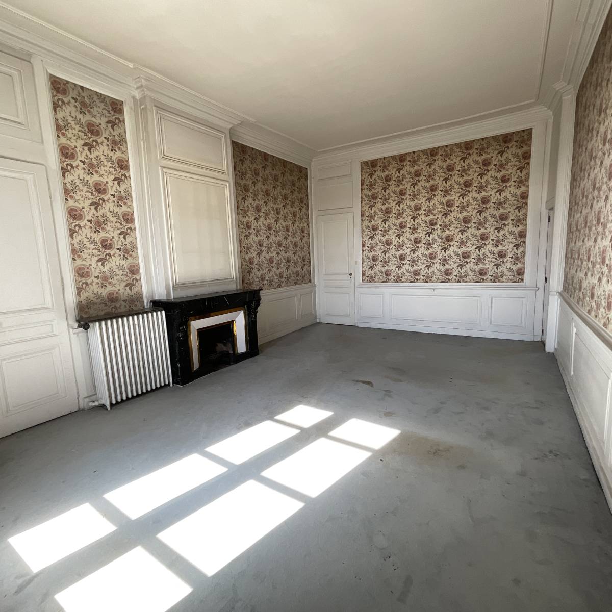 lumineux appartement traversant à rénover à vendre à Lyon avec cave et grenier