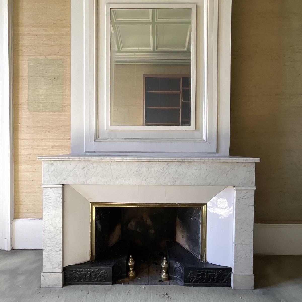 acheter grand appartement avec belle hauteur sous plafond, parquet en pointe de Hongrie, cheminées en pierre et en marbre, beaux volumes
