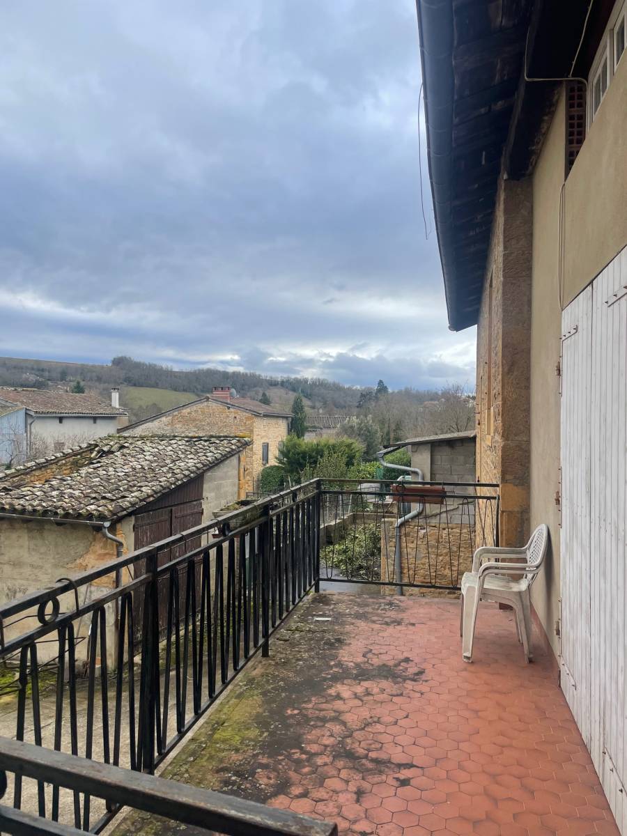Porte des Pierres Dorées- Batisse à rénover