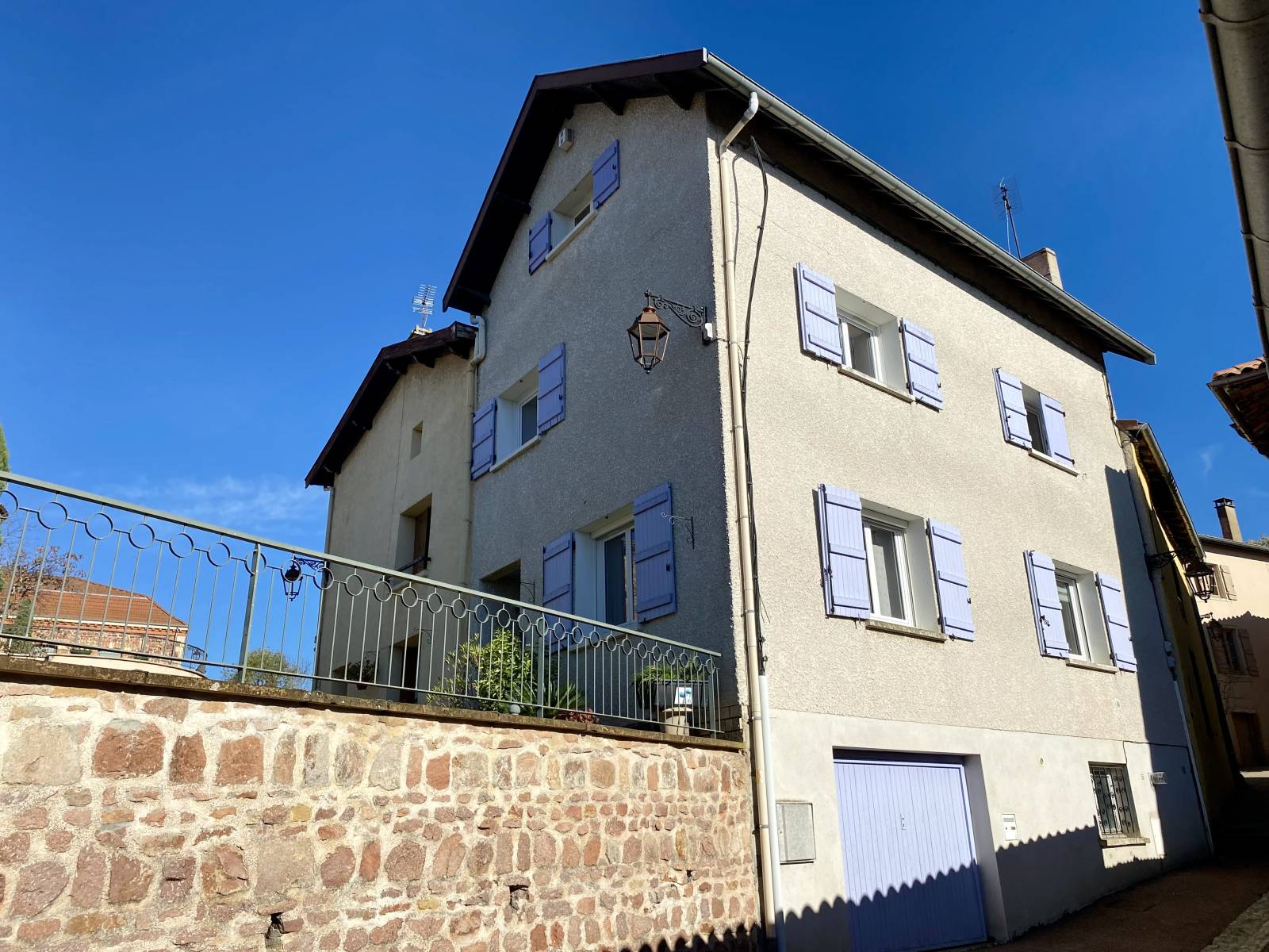 A vendre : maison de village à Perreux