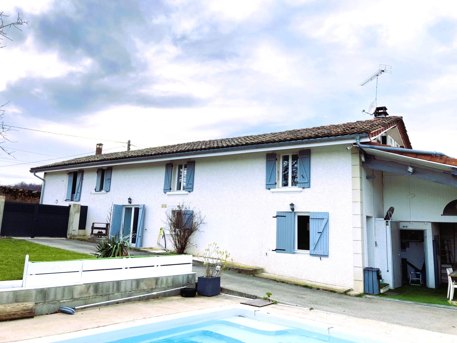 Maison familiale 170m² terrain arboré - piscine - Villeneuve-de-Marc