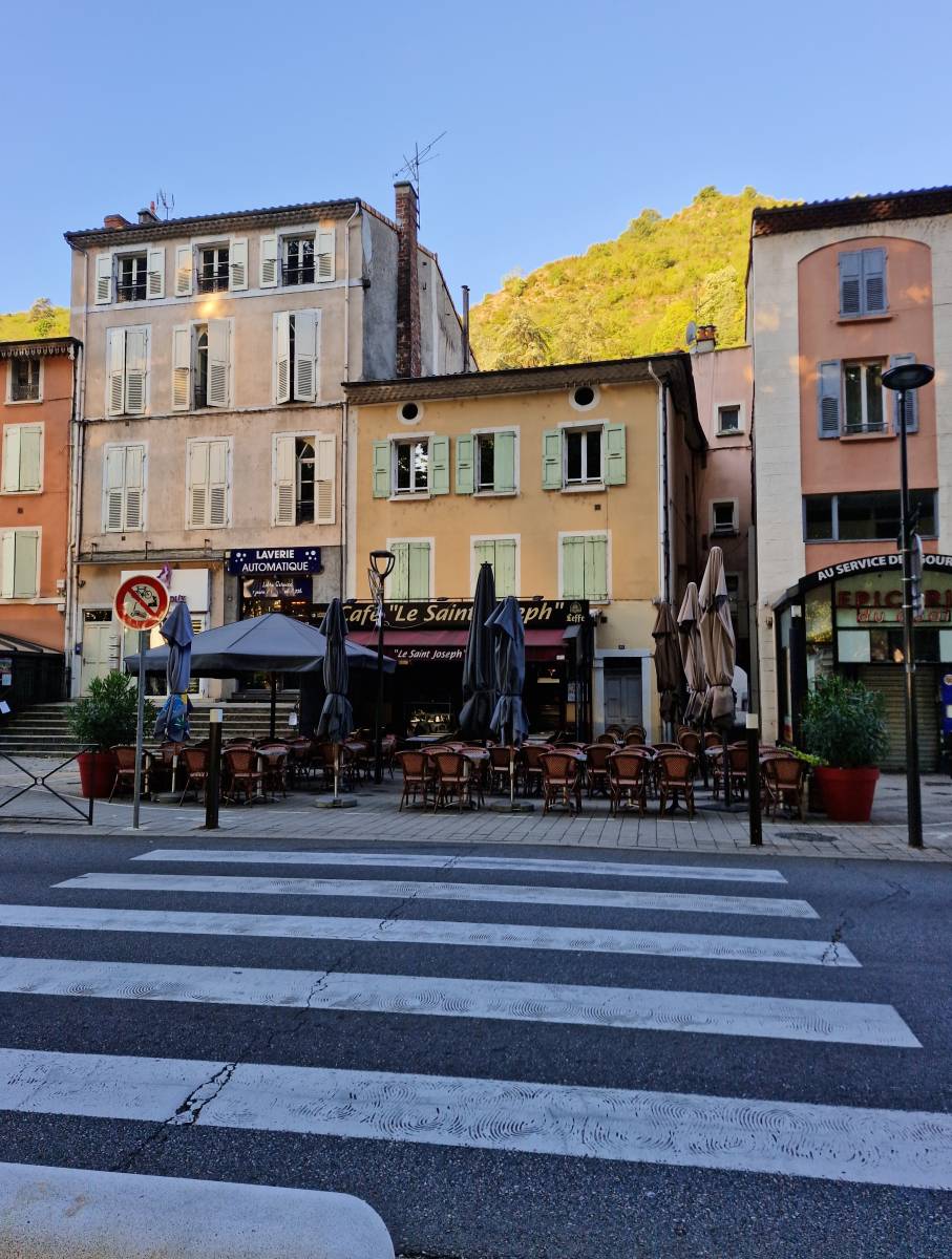 Tournon-sur-Rhône, Fonds de commerce Bar Restaurant 143 M2 AVEC TERRASSE