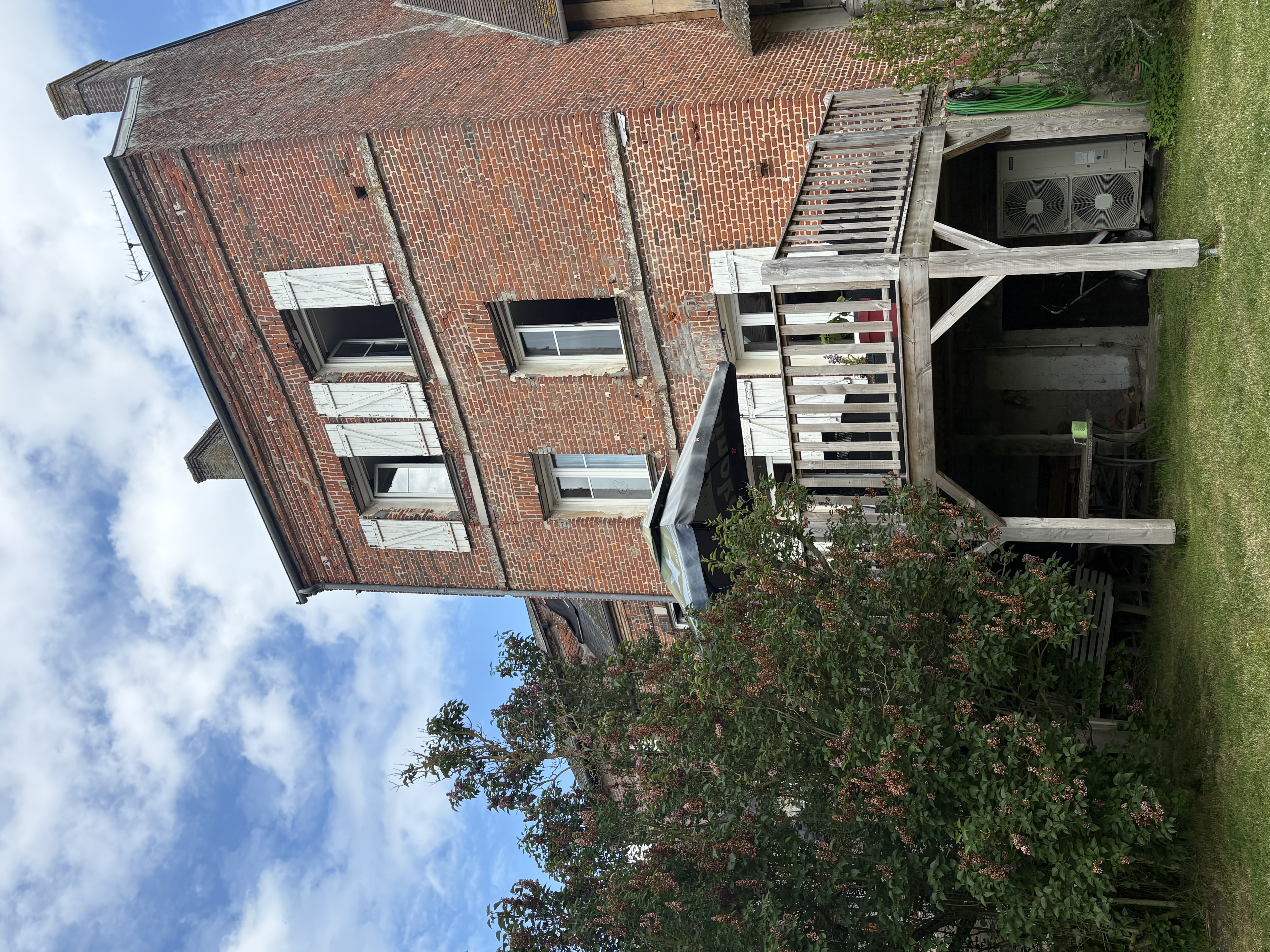 Maison de village terrasse et jardin