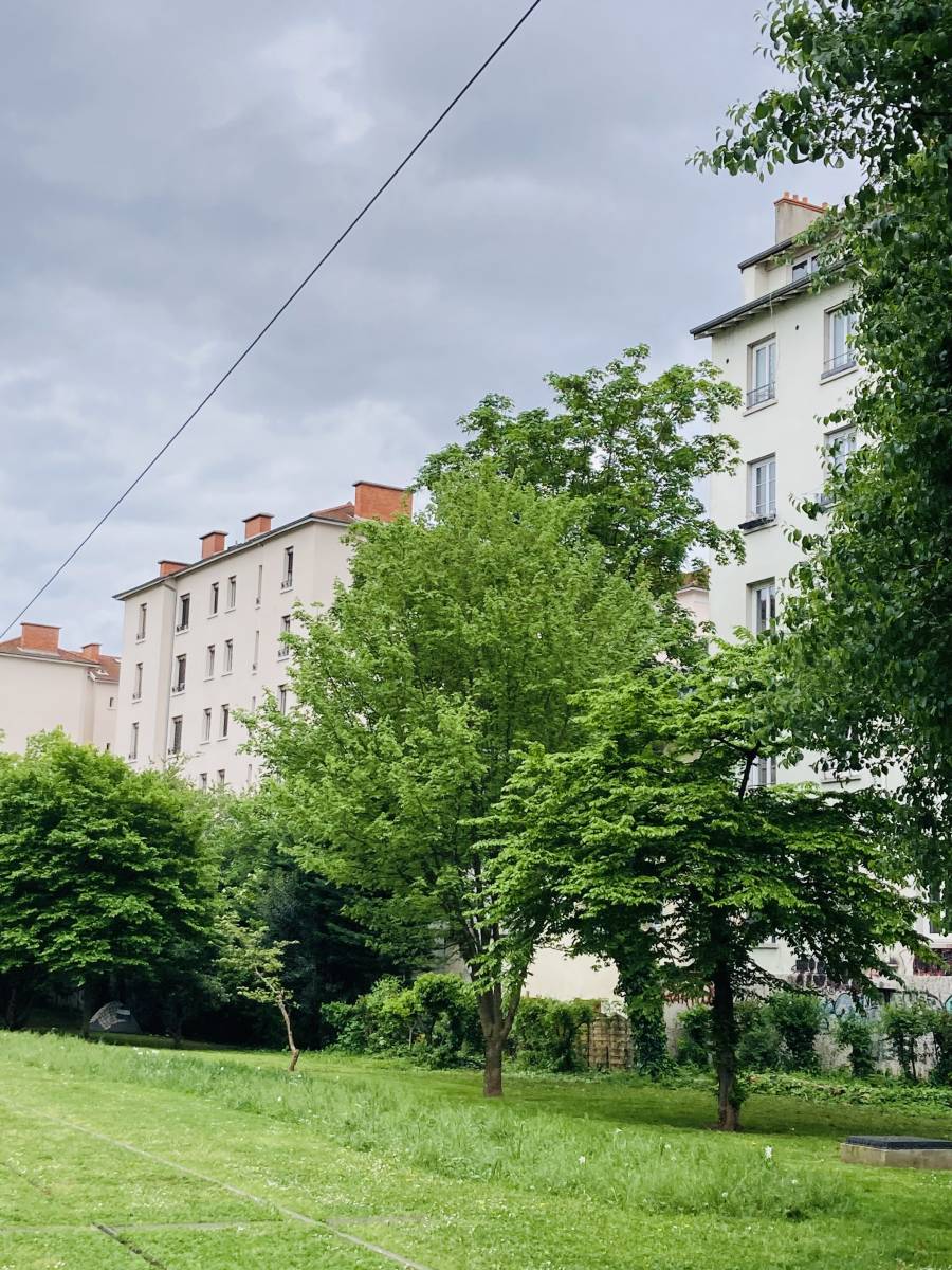 STUDIO MEUBLE LYON 03 - IDEAL PIED-A-TERRE / ETUDIANT / INVESTISSEUR