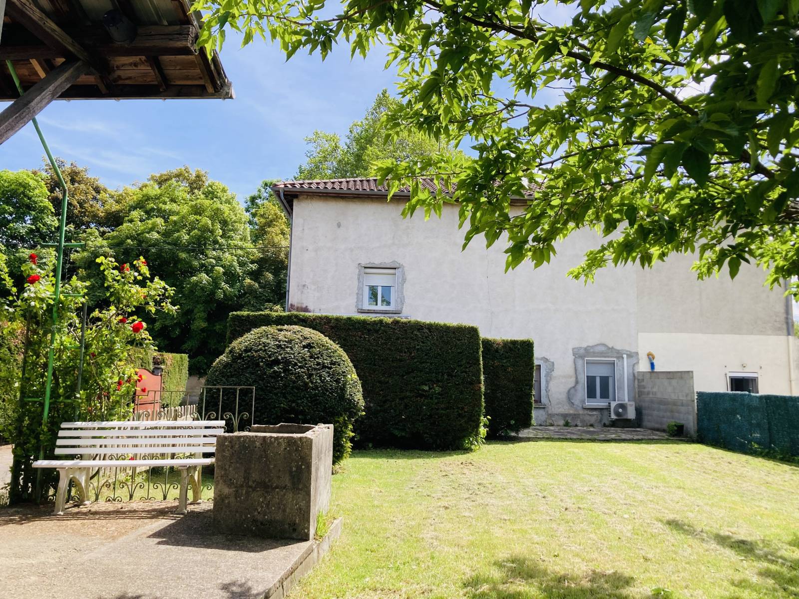 Châtonnay - Maison de caractère de 113m² sur 1125m² avec nombreuses dépendances