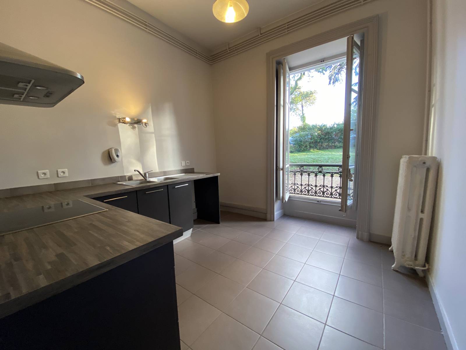 Lumineux appartement T4 avec terrasse et jardin Irigny  au calme dans hôtel particulier rénové