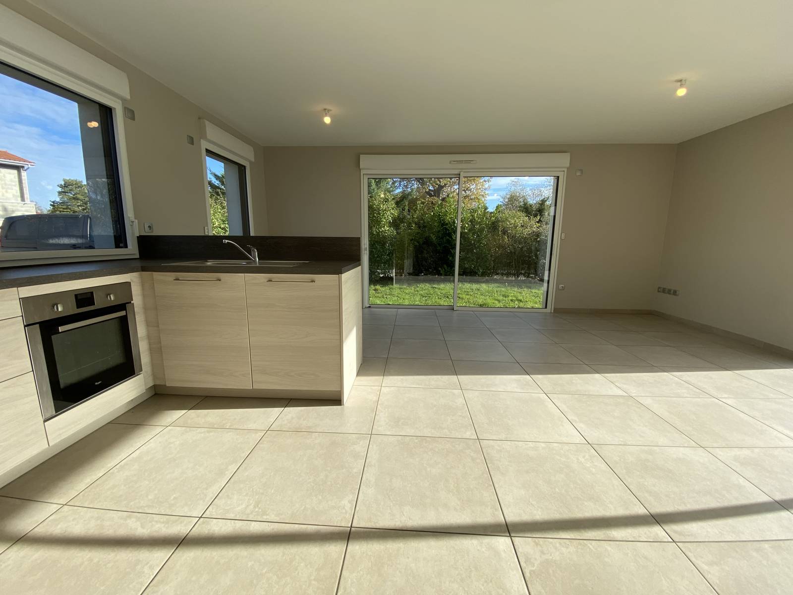 Lumineuse Maison T5 non meublée Tassin-la-Demi-Lune  4 chambres  terrasse et jardin