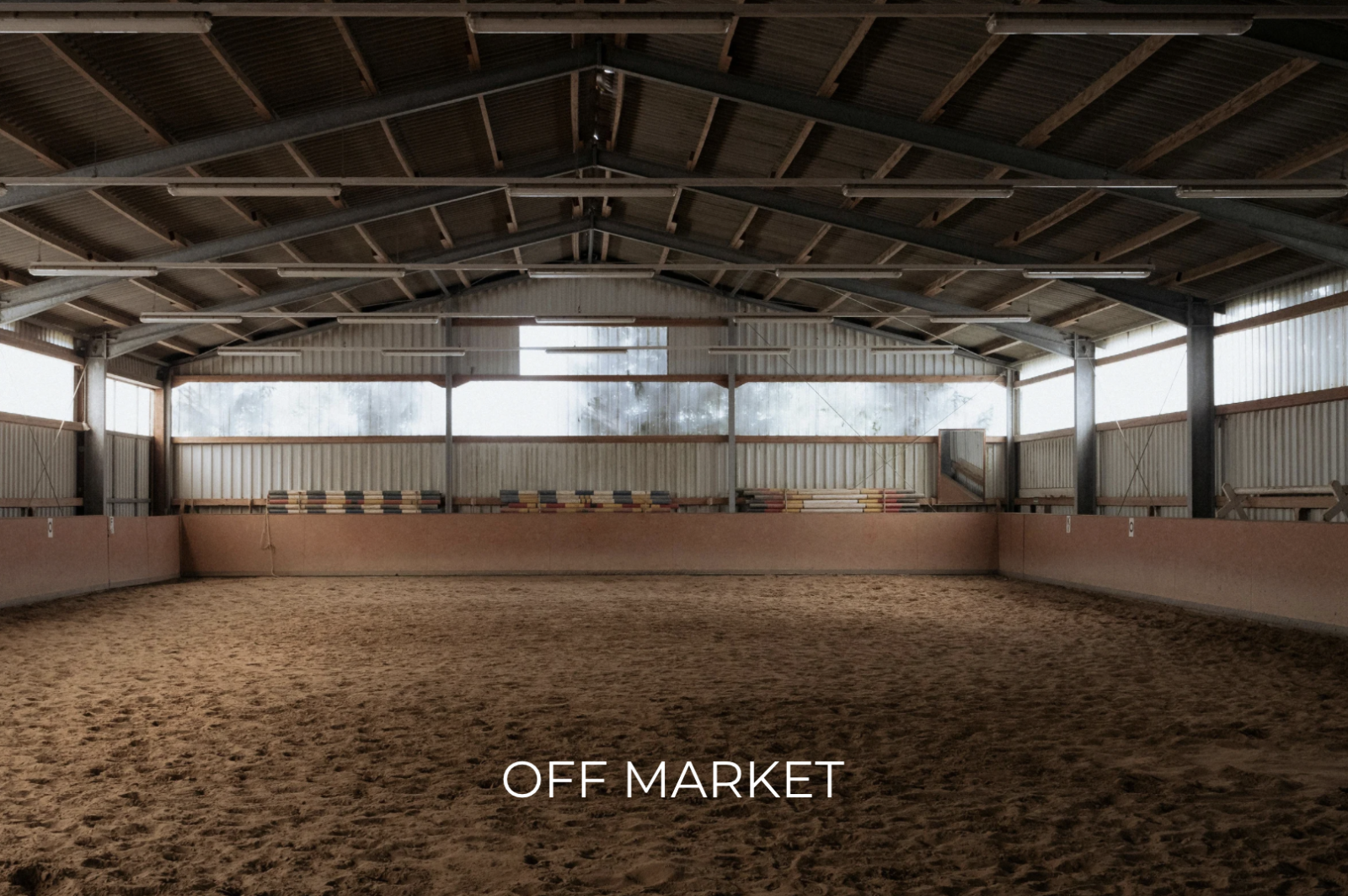 OFF MARKET - Structure équestre clé en main de 15 hectares (Rhône-Alpes)