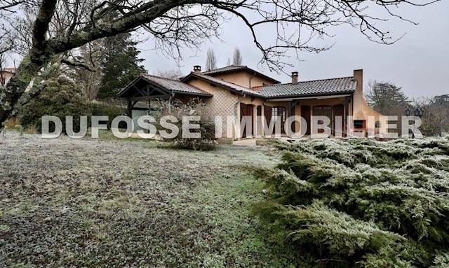 Superficie du terrain 830 m²