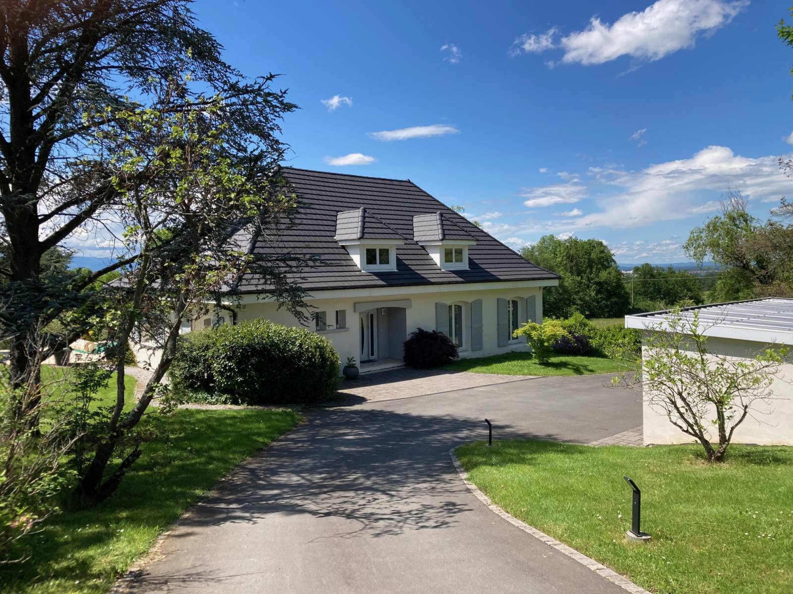 Superbe maison individuelle avec piscine et parc arboré à La Fouillouse