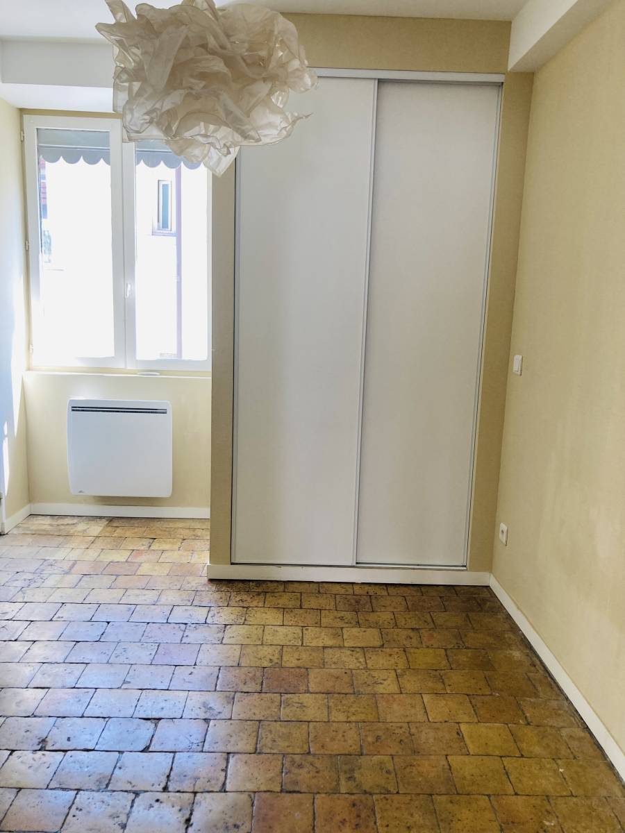 Au calme, secteur Lyon 3 - T2 traversant avec cachet de l'ancien dernier étage