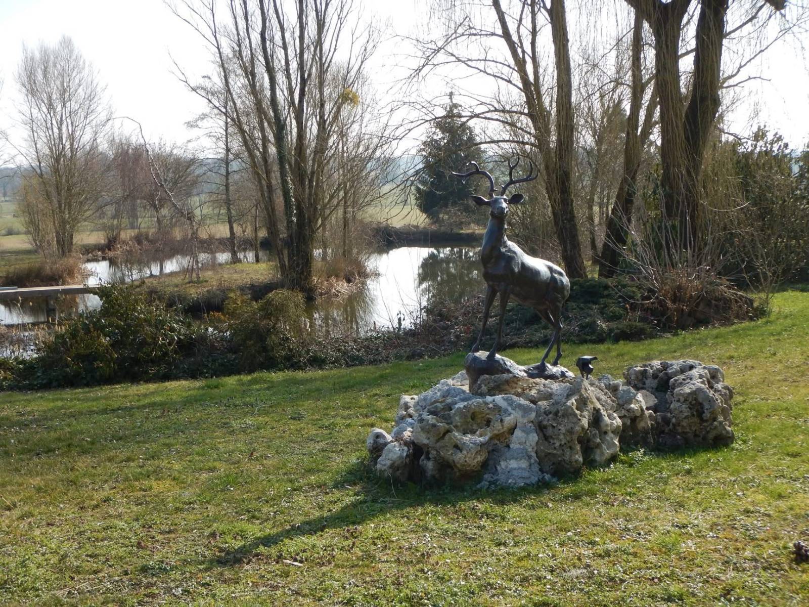 Haras d'élevage d'exception niché au sein d'un domaine sécurisé de 39 hectares situé en Bourgogne du Sud