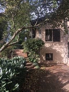 Maison proximité centre Champagne-au-Mont-d'Or  proximité commerces grand terrain au calme