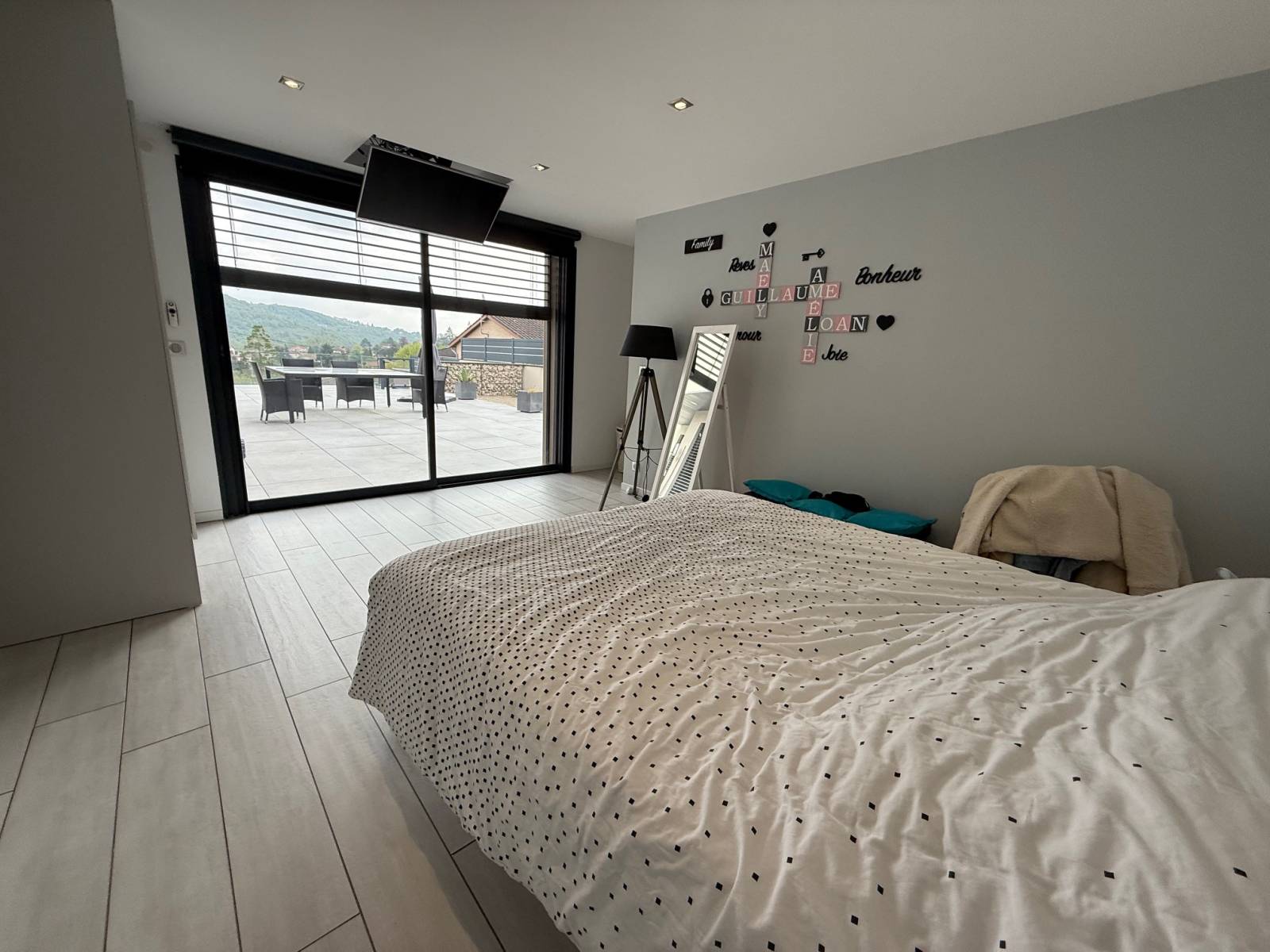 Châtillon d'Azergue, Maison T5 de 218 m2  avec grand sous sol de plus de 100m2 sur un terrain de 1280 m2