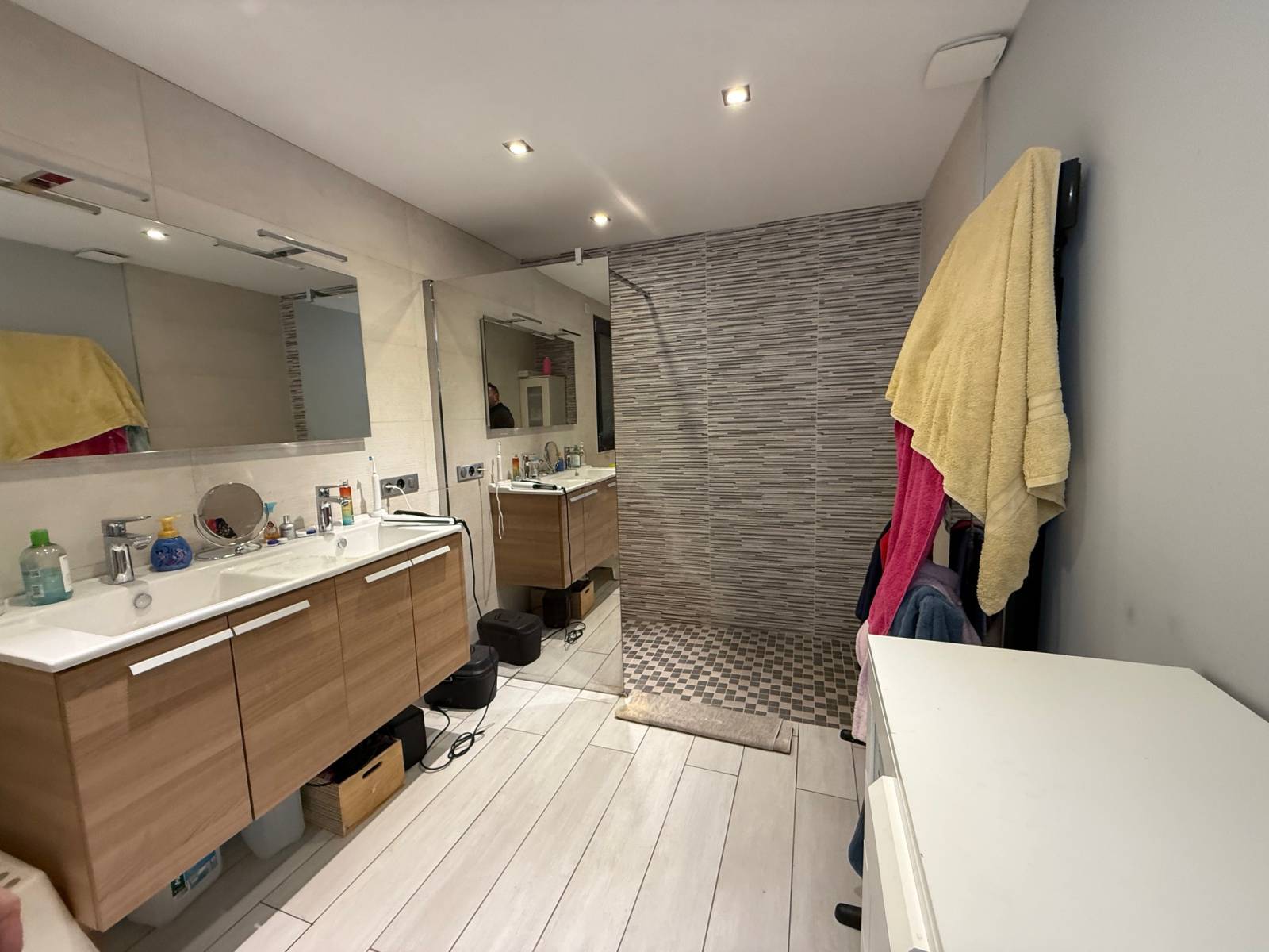 Châtillon d'Azergue, Maison T5 de 218 m2  avec grand sous sol de plus de 100m2 sur un terrain de 1280 m2