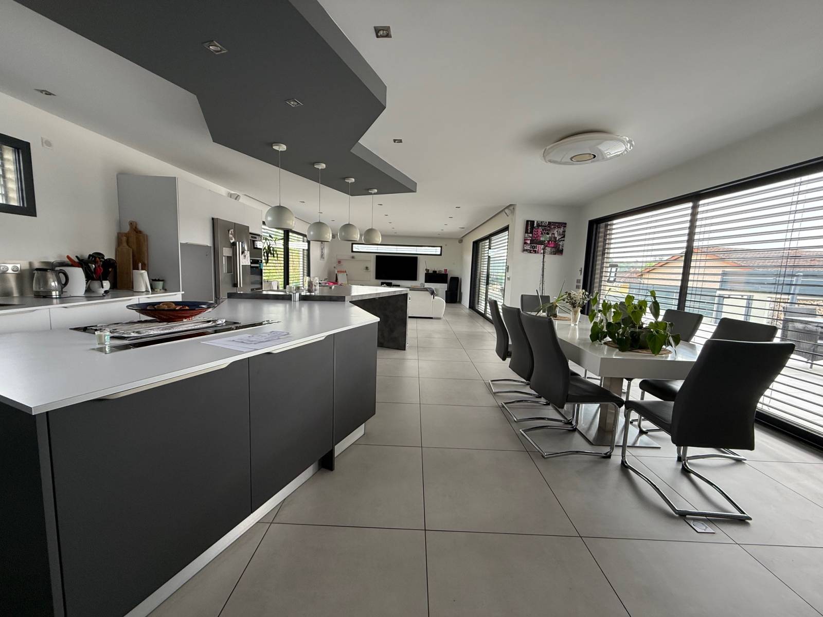 Châtillon d'Azergue, Maison T5 de 218 m2  avec grand sous sol de plus de 100m2 sur un terrain de 1280 m2