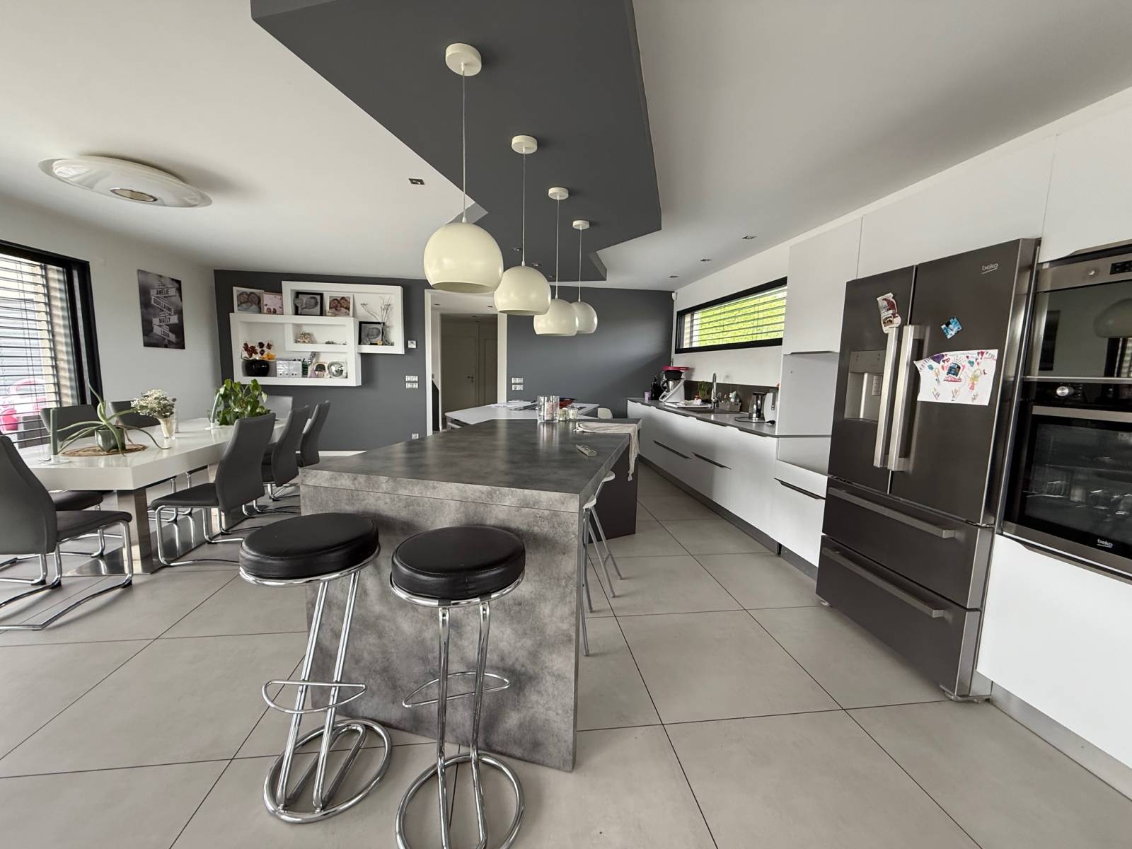 Châtillon d'Azergue, Maison T5 de 218 m2  avec grand sous sol de plus de 100m2 sur un terrain de 1280 m2