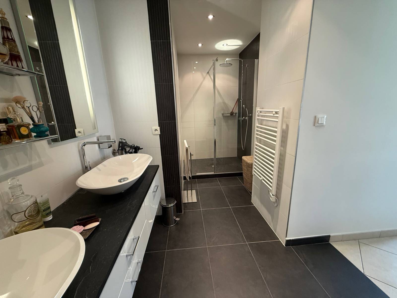 Tassin-la-Demi-Lune, Appartement T4, 2 Terrasses, 1 cave, 1 double garage.