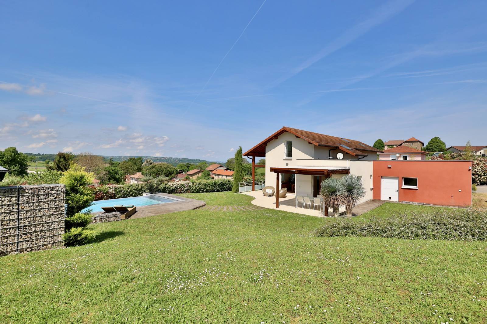 Aux portes de Bourgoin-Jallieu - Une signature architecturale entre lumière, espace et panorama