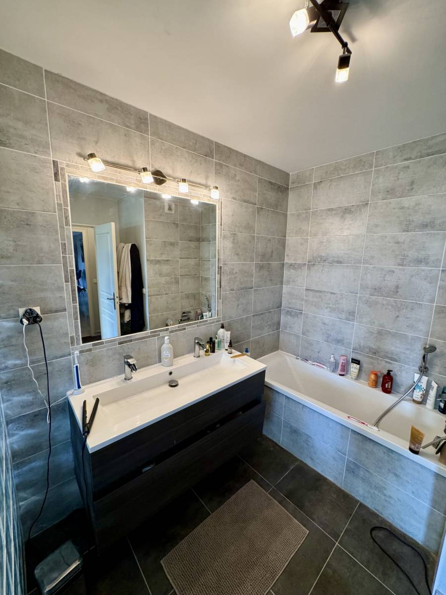 Dardilly, appartement T3 possibilité T4, grande terrasse, vue dégagée