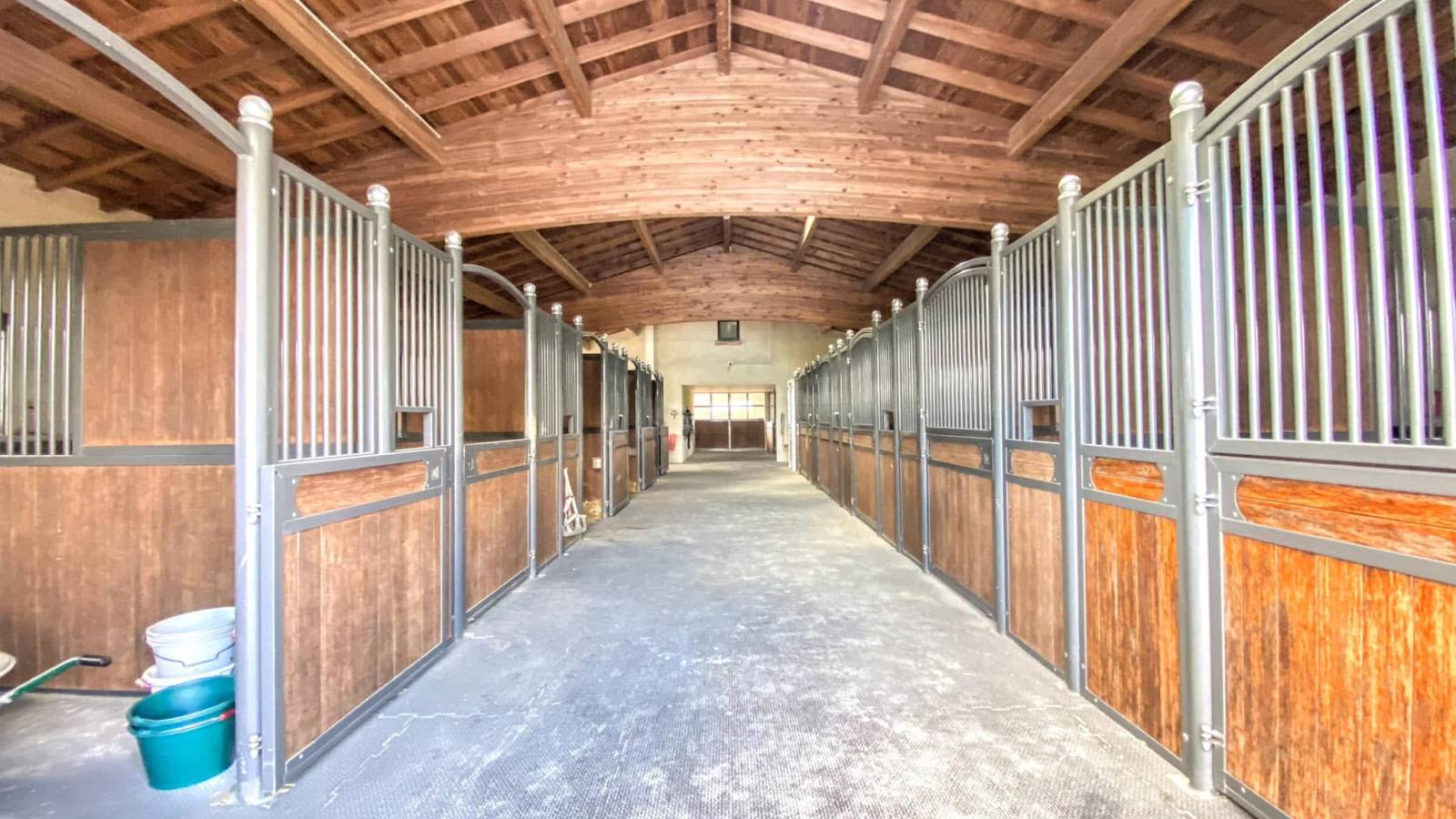 centre equestre sur la France avec plusieurs box 
