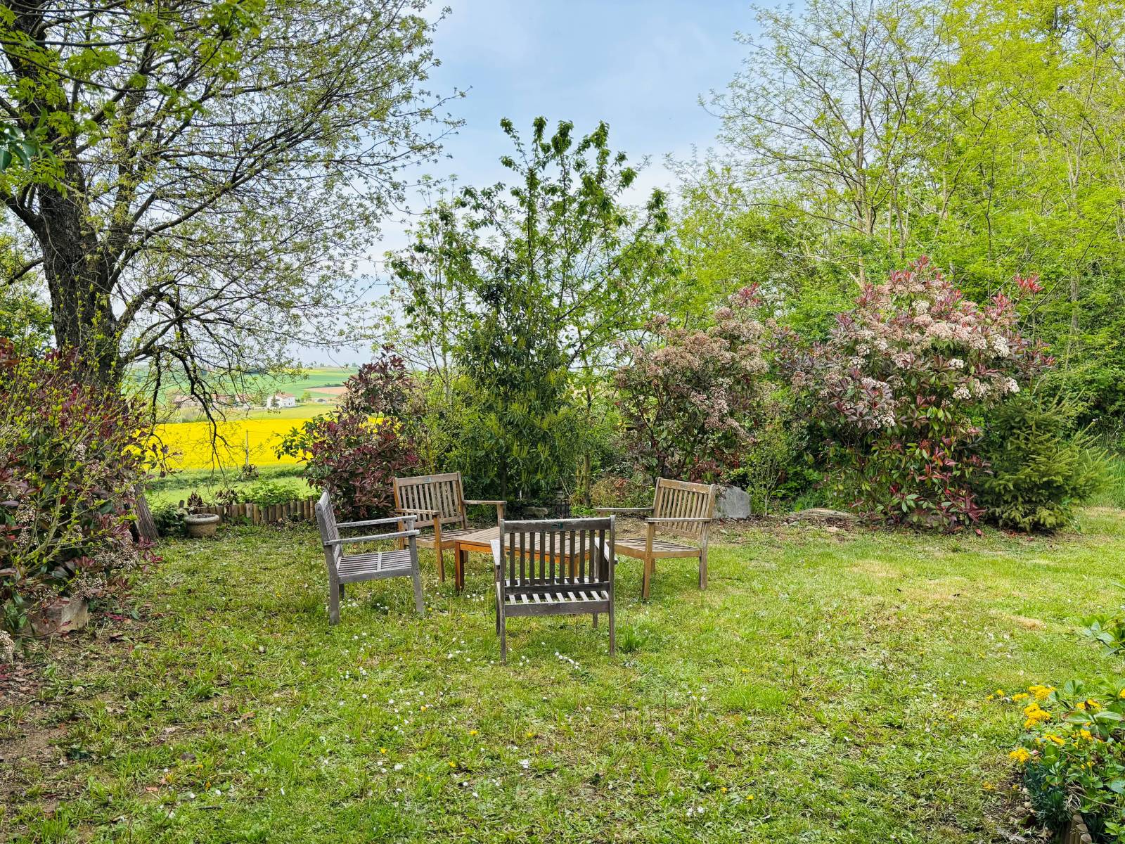 Maison de caractère terrain arboré et boisé 5280m² avec nombreuses dépendances