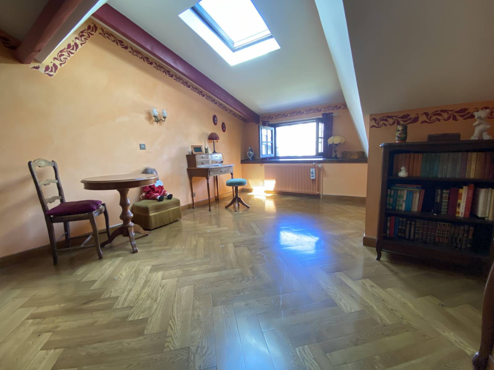 Belle maison sur deux niveaux à vendre à Saint-Etienne