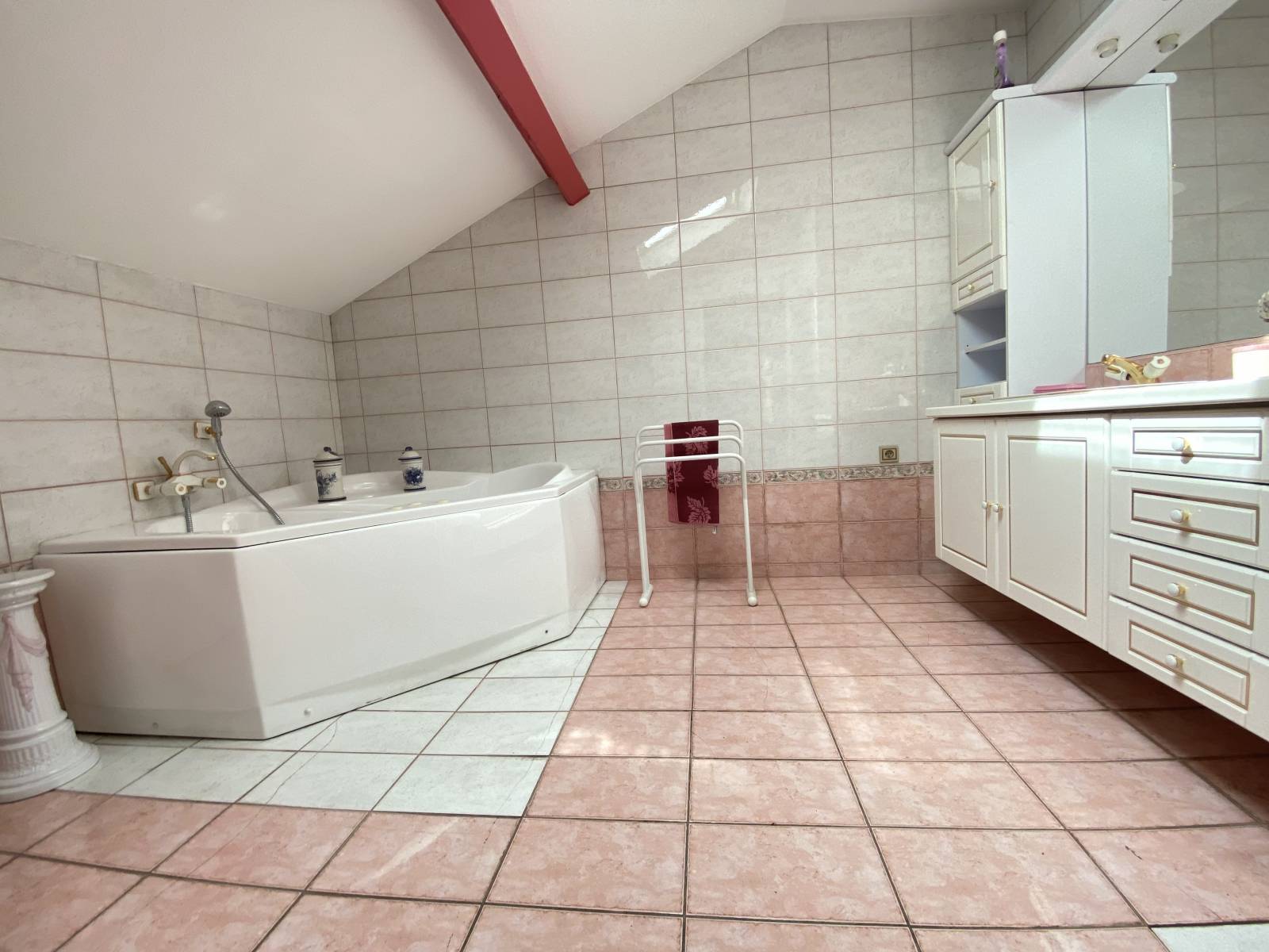 Maison individuelle à Saint-Etienne à rafraichir disponible à la vente