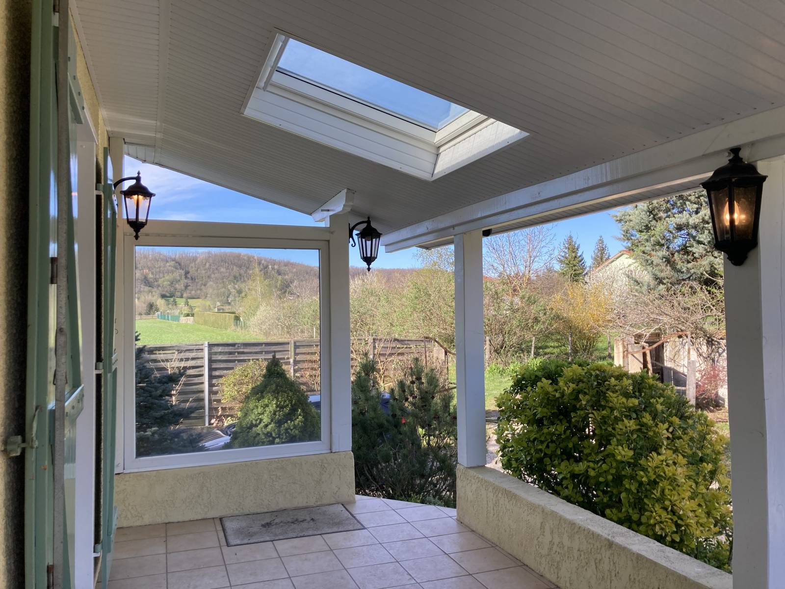 CHARANTONNAY - MAISON T4 A VENDRE - SPACIEUX TERRAIN 