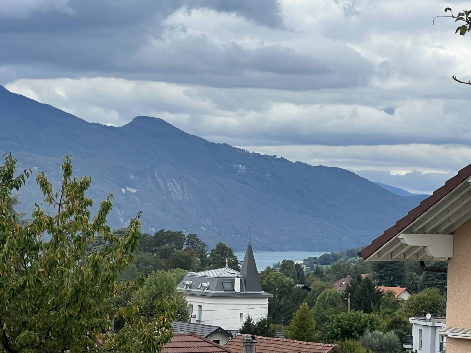 vente maison contemporaine proche centre d'Aix les Bains 4 belles chambres terrain et garage 